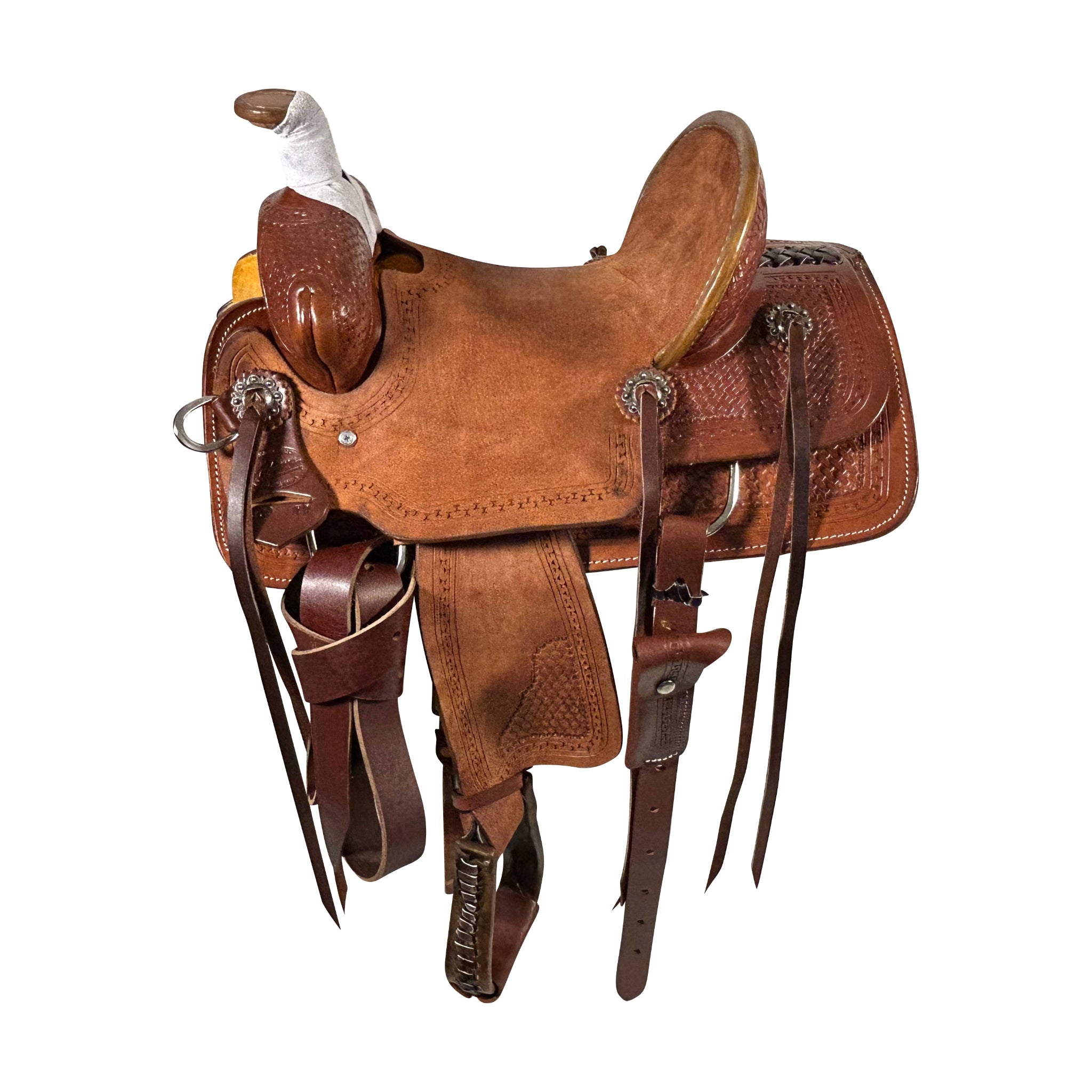 A brown Vickers Classic 170Y youth saddle with a rough out seat, pencil roll cantle, and synthetic wool.
